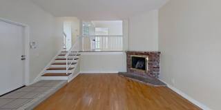 2/Bedroom Townhome in West Hills! Gallery 4