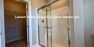 Upscale Three Bedroom in Colonial Green with Garage Upscale Three Bedroom in Colonial Green with Garage Gallery 36