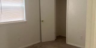 4 Bedrooom 2 Bath home ready for new resident! Gallery 7