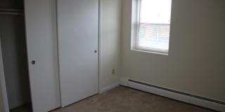 Charming 2 Bedroom-No Broker Fee Gallery 4
