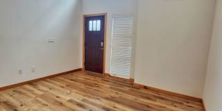 Beautiful 2 Bed 1.75 Bath Townhome in Central District Gallery 9