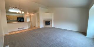 3 Bed / 2 Bath / 2 Car Garage Townhouse in Eagle River has views for days!! Gallery 1
