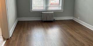 Beautiful Edgewater Efficiency Studio ~ Heat Included ~ Cats Welcome Gallery 3