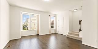 41715 MCMONAGLE Square Gallery 15