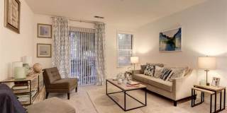 Henley at Kingstowne Gallery 9