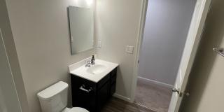 Room in 4 Bedroom Home at Bent Willow Dr Gallery 36