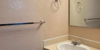 4Plex 2bed x 1.5bath unit in Seattle, minutes away from major highways. Gallery 15