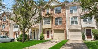 2204 COMMISSARY Circle Gallery 1