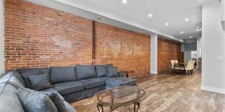 196 Crown Street Gallery 24