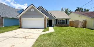 Nice 4 Bedroom Home For Rent! Gallery 1