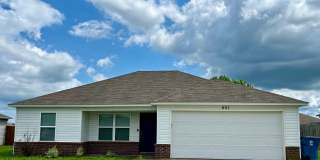 Wonderful home located in Bentonville's Silver Meadow Subdivision Gallery 1