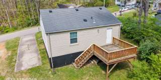 Charming 2BR Cottage Near Downtown Clarksville Gallery 20