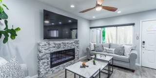 Move-In Ready, Fully Furnished Condo – Prime Strip Location Gallery 1