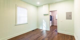 $300 OFF April Rent! Ground-Floor Renovated 1BR Near SCAD Gallery 7