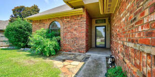 Comfortable Living in Edmond – 3BR with Prime Convenience Comfortable Living in Edmond – 3BR with Prime Convenience Gallery 4