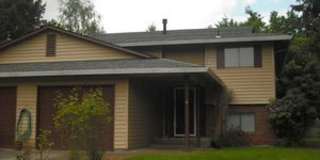 Spacious 2 Bed/2 Bath Duplex w/ Garage Gallery 1