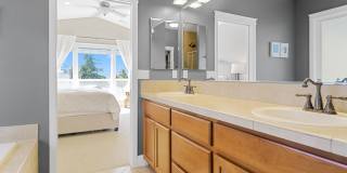 Wonderful, bright 4-bdrm/2.5-bath home. Lovely garden, deck views, great location Gallery 22