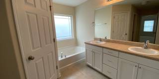4 bedroom 2.5 bath home with a loft Gallery 18