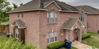 AUGUST PRE-LEASE Beautiful 3 Bed, 3.5 Bath Minutes from Campus! Gallery 14