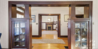 6+BR House on E. Lane – Central Campus – Newly Renovated + Free Parking – Flexible Move-In Gallery 10