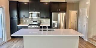 3 Bedroom 2.5 Bathroom Townhome - Pet Friendly. Gallery 6
