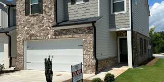 Lovely townhome in gated subdivision minutes from historic Marietta Square! Gallery 1