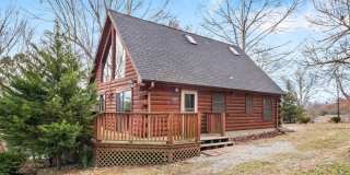 Peaceful 3BR Home with Wrap Around Patio | Lake Access within walking distance Gallery 1