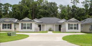 **SPECIAL for this 3/2 Duplex on 18 month lease** CURRENTLY WAIVING ADMINISTRATIVE FEES OF $250 IF APPLY, APPROVED AND MOVE-IN BY END OF THE SEPTEMBER!! READY FOR IMMEDIATE MOVE-IN. Gallery 1