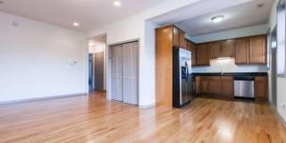 Stylish Bronzeville 2BR with Parking, Storage & Modern Finishes Gallery 4