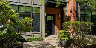 2Bd/1.75Ba Bellevue Townhome Gallery 1