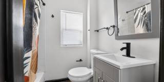 Charming 2BR Townhome in Saint Louis Gallery 9