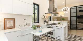LUXURY 4-BEDROOM HOME IN ALAMO HEIGHTS Gallery 11