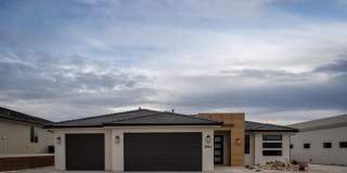Desert Vista 3 Car Garage! Gallery 1