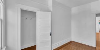 Castro/Eureka Valley: Top Floor Flat w/ in-unit W/D & Shared Yard Gallery 25