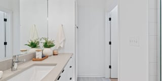 Modern downtown condo studio with private balcony & parking space. Gallery 19