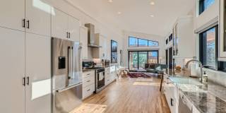 Downtown Louisville 3-BDR Fully Furnished Gem Gallery 1