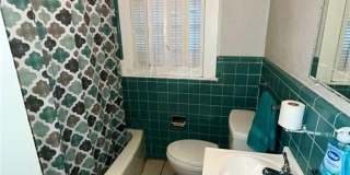 725 Peach Street Gallery 11