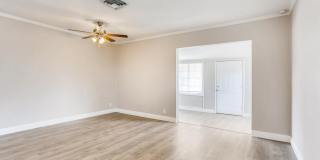 Modern 2 Bedroom House With A Huge Backyard! Gallery 7