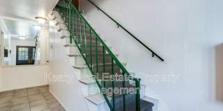 211 Versailles Boulevard Gallery 12