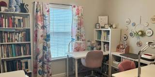 Spacious 4BR Home with Fireplace, Screened Porch & Privacy-Fenced Yard Gallery 10