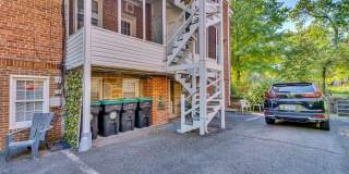 Updated Condo 3 Blocks from Metro Gallery 19