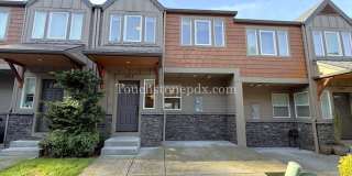 Charming 3 Bed, 2 Bath Townhome with Garage in Beautiful Sandy Gallery 1