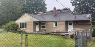 Spacious 3 bed 1 bath Edmonds Home on Large Private Lot! $2850/mo. Gallery 1