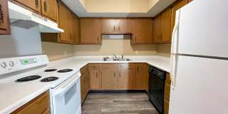 Spacious 2 Bedroom with Private Balcony! Gallery 17