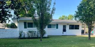 3 Bed/2 Bath Broadmoor home with Bonus Room Gallery 1