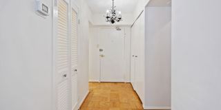 UNIQUE ONE BEDROOM AND DEN CONDO IS NOW AVAILABLE IN THE HIGHLY DESIREABLE PARKSIDE PLAZA CONDOMINIUM Gallery 20