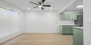 Gorgeous 2 Bed + Bonus Room | Large Private Yards | Resort Pool | 8 Weeks Free Rent! Gallery 3