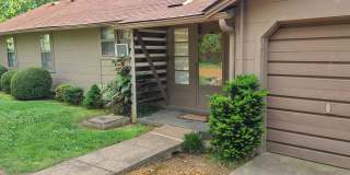 Lone Oak Cottage - 2 bedrm 1 bath Just Available! Gallery 1
