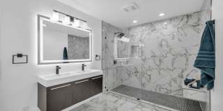 Meticulously renovated single-story contemporary estate Gallery 23