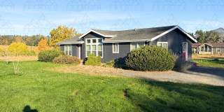 3 Bedroom 2 Bathroom - Hood River Gallery 1